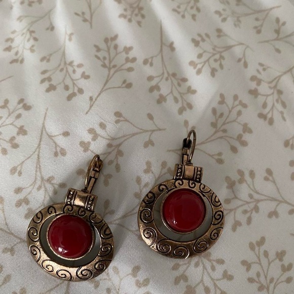 Jewelry - Burgundy, gold accent earrings